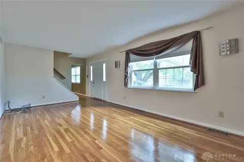 Living - 8536 Summitridge Dr, Cincinnati, OH 45255 photo 2 of 6