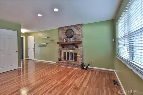 Living - 8536 Summitridge Dr, Cincinnati, OH 45255 photo 5 of 6