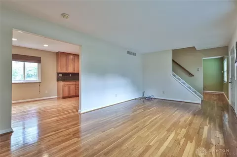 Living - 8536 Summitridge Dr, Cincinnati, OH 45255 photo 3 of 6