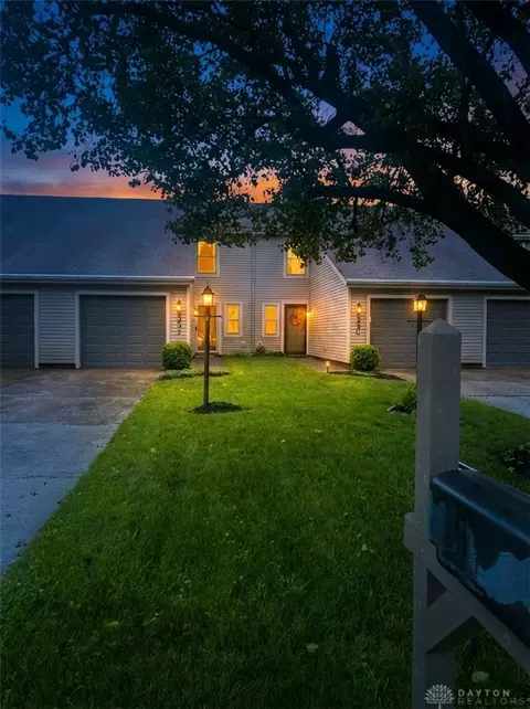 635 Kitrina Ave #B, Tipp City, OH 45371