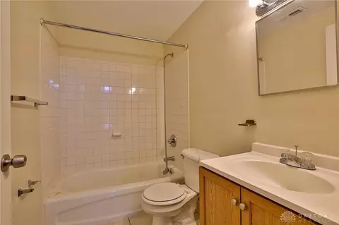 Bath - 15 Bertus St, Cincinnati, OH 45217 photo 2 of 2