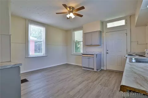 Kitchen - 15 Bertus St, Cincinnati, OH 45217 photo 3 of 4