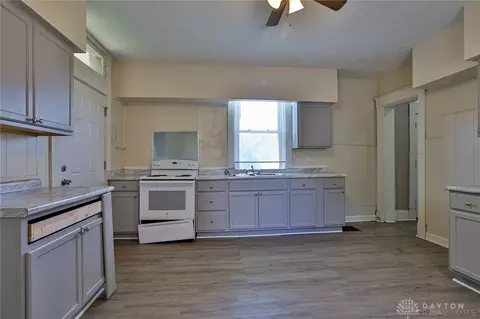 Kitchen - 15 Bertus St, Cincinnati, OH 45217 photo 1 of 4