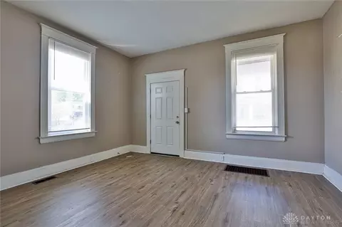 Living - 15 Bertus St, Cincinnati, OH 45217 photo 1 of 5