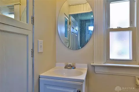Bath - 15 Bertus St, Cincinnati, OH 45217 photo 1 of 2