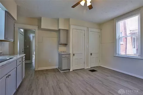 Entry Way - 15 Bertus St, Cincinnati, OH 45217 photo 3 of 4