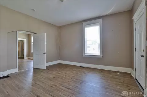 Living - 15 Bertus St, Cincinnati, OH 45217 photo 2 of 5