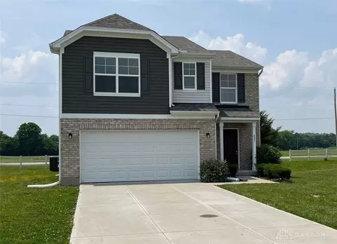 821 Prescot Cir, Trenton, OH 45067