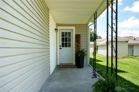 803 Laurel St, Springfield, OH 45503 photo 4