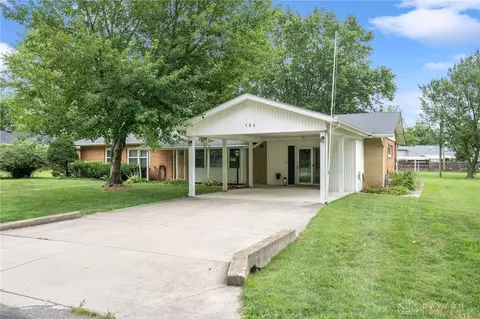 586 Forest Lake Dr, Wilmington, OH 45177