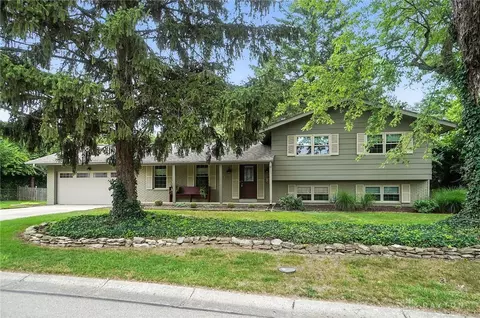 372 Willowhurst Dr, Centerville, OH 45459