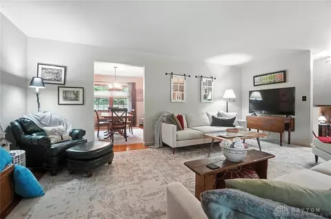 Living - 372 Willowhurst Dr, Centerville, OH 45459 photo 6 of 11
