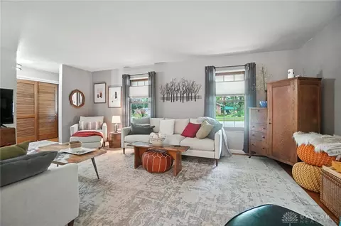 Living - 372 Willowhurst Dr, Centerville, OH 45459 photo 3 of 11