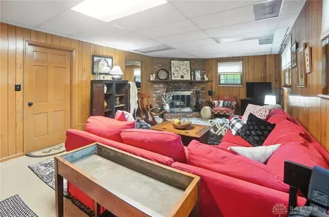 Living - 372 Willowhurst Dr, Centerville, OH 45459 photo 8 of 11