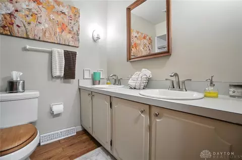Bath - 372 Willowhurst Dr, Centerville, OH 45459 photo 4 of 8