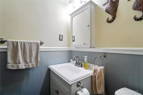 Bath - 372 Willowhurst Dr, Centerville, OH 45459 photo 8 of 8