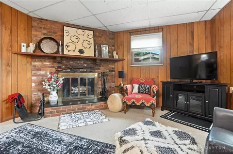 Living - 372 Willowhurst Dr, Centerville, OH 45459 photo 9 of 11