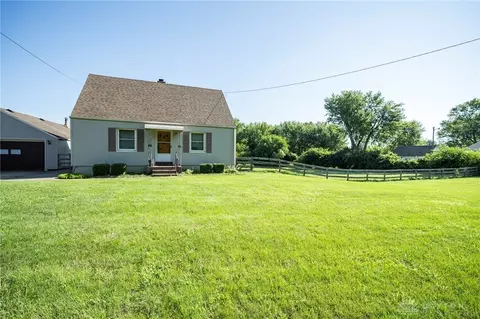 718 Hook Rd, Xenia, OH 45385