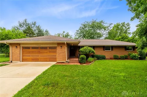2666 Green Hills Dr, Dayton, OH 45431