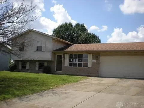 6401 Hollyberry Ln, Hamilton, OH 45011