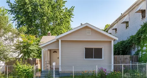 713 Wyoming St, Dayton, OH 45410