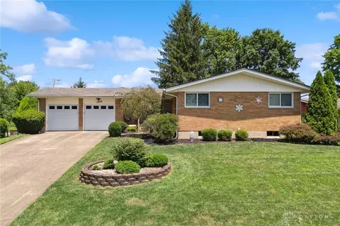 1009 Cottage Court Dr, Fairborn, OH 45324