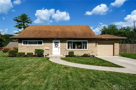 3826 Saranac Dr, Dayton, OH 45429