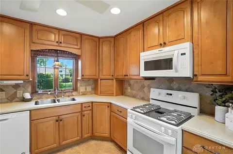 Kitchen - 112 Earnshaw Dr, Kettering, OH 45429 photo 1 of 4