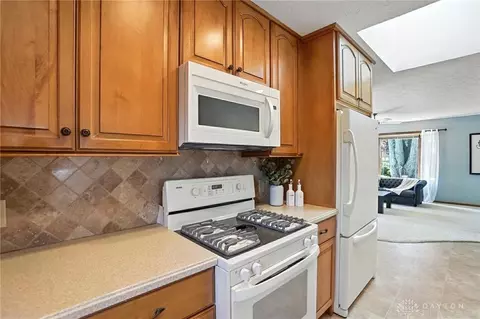 Kitchen - 112 Earnshaw Dr, Kettering, OH 45429 photo 3 of 4