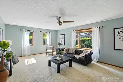 Living - 112 Earnshaw Dr, Kettering, OH 45429 photo 3 of 3