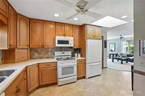 Kitchen - 112 Earnshaw Dr, Kettering, OH 45429 photo 4 of 4
