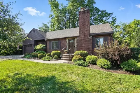 112 Earnshaw Dr, Kettering, OH 45429