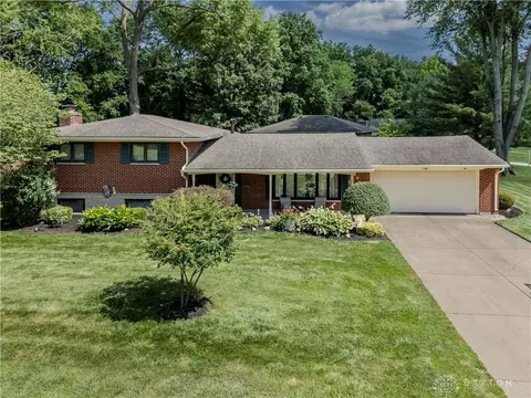 2700 Richlawn Cir, Kettering, OH 45440