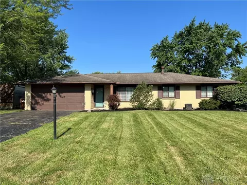151 Saundra Ct, Dayton, OH 45430