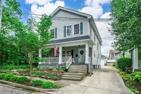 11 Caton Dr, Oakwood, OH 45409