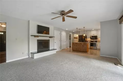 Living - 3845 Westcliff Ct, Springfield, OH 45502 photo 12 of 14