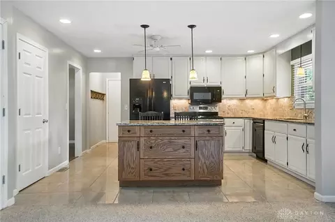 Kitchen - 3845 Westcliff Ct, Springfield, OH 45502 photo 4 of 8