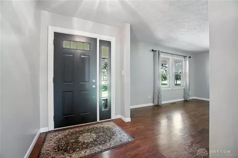 Entry Way - 3845 Westcliff Ct, Springfield, OH 45502 photo 2 of 3