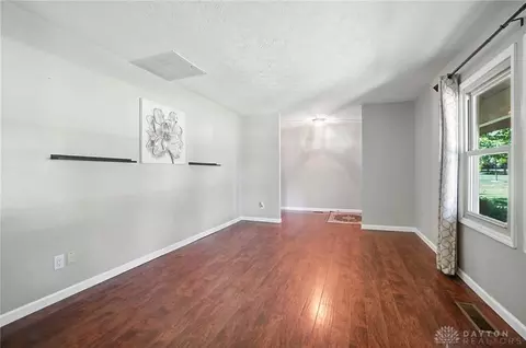 Living - 3845 Westcliff Ct, Springfield, OH 45502 photo 6 of 14