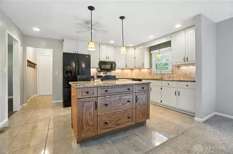 Kitchen - 3845 Westcliff Ct, Springfield, OH 45502 photo 2 of 8