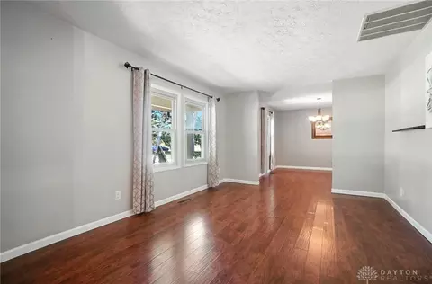 Living - 3845 Westcliff Ct, Springfield, OH 45502 photo 4 of 14