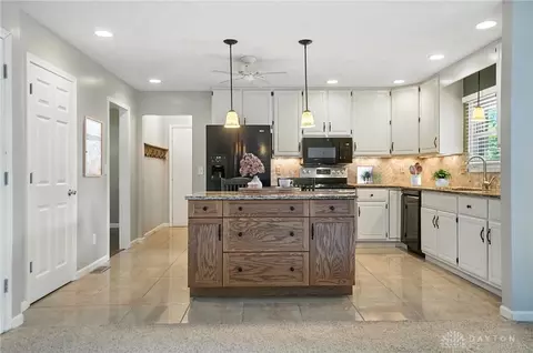 Kitchen - 3845 Westcliff Ct, Springfield, OH 45502 photo 3 of 8
