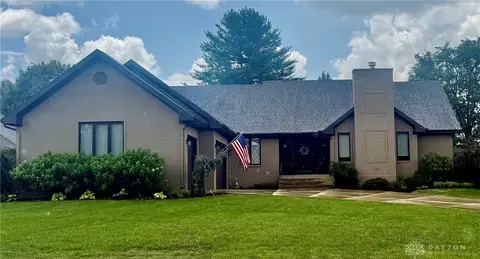 8640 Tanglewood Dr, Springboro, OH 45066