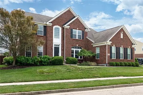 Exterior - 9408 Oak Brook Dr, Centerville, OH 45458 photo 3 of 10