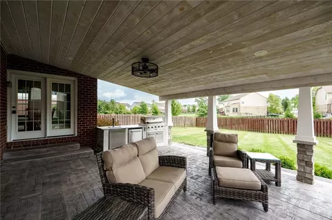 Exterior - 9408 Oak Brook Dr, Centerville, OH 45458 photo 5 of 10