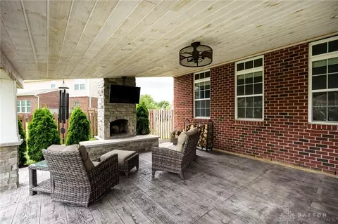 Exterior - 9408 Oak Brook Dr, Centerville, OH 45458 photo 6 of 10