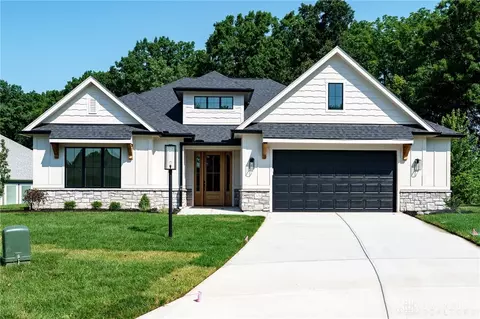 9508 Magnolia Ct, Centerville, OH 45458
