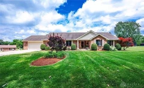 1900 Lani Dr, Eaton, OH 45320