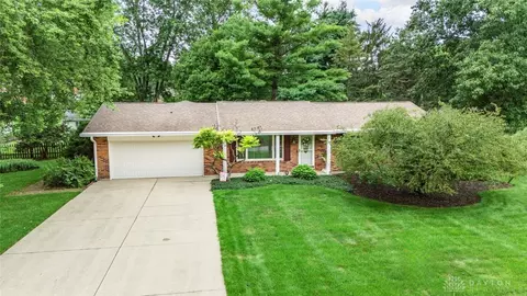 2550 Vista Ridge Dr, Troy, OH 45373