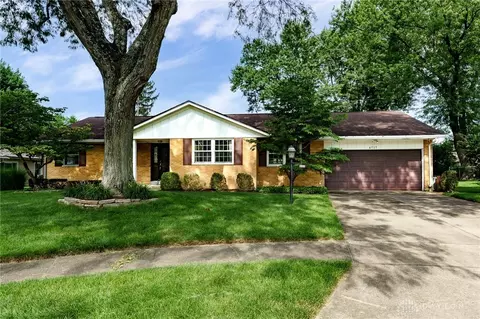 4717 Briar Knoll Dr, Dayton, OH 45429